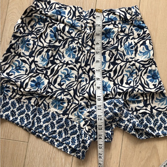H&M Floral Print Shorts in White & Blue Size 2 - Picture 6 of 8